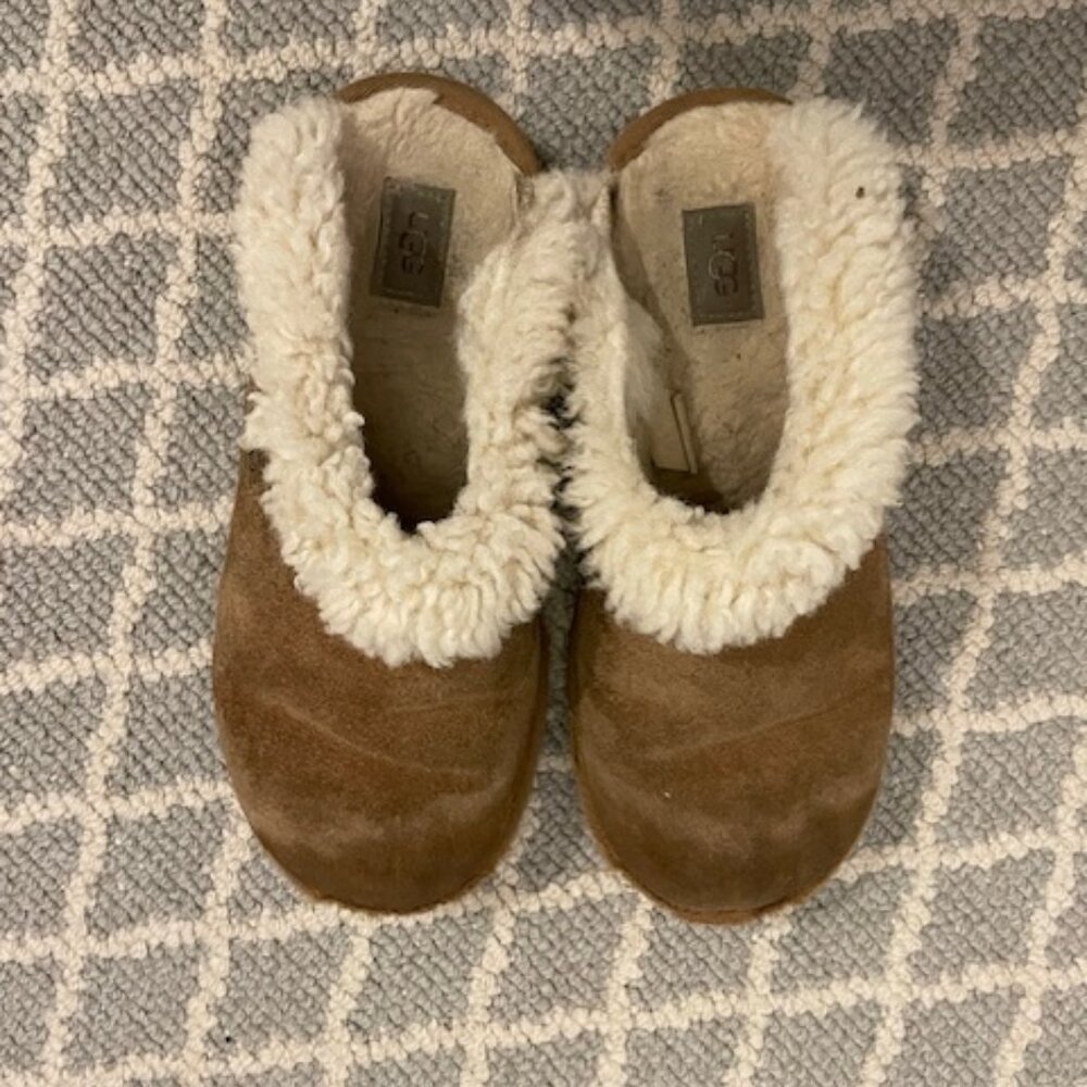 UGG Kids Tazzelle Slip On Shoe Size 5